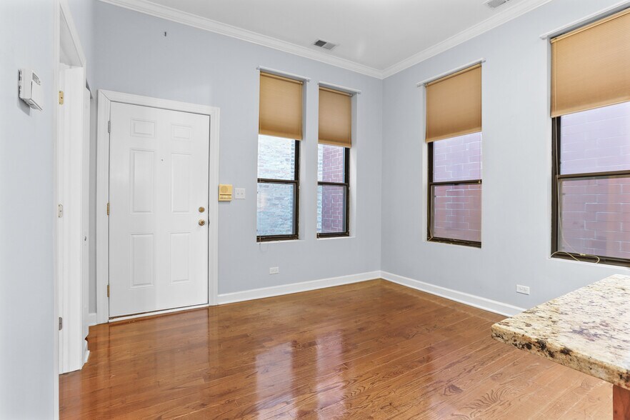 Building Photo - 2672 N Halsted St