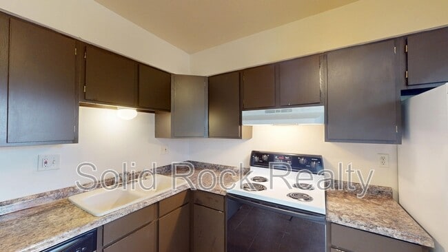 Building Photo - 1801 Eagle View Dr
