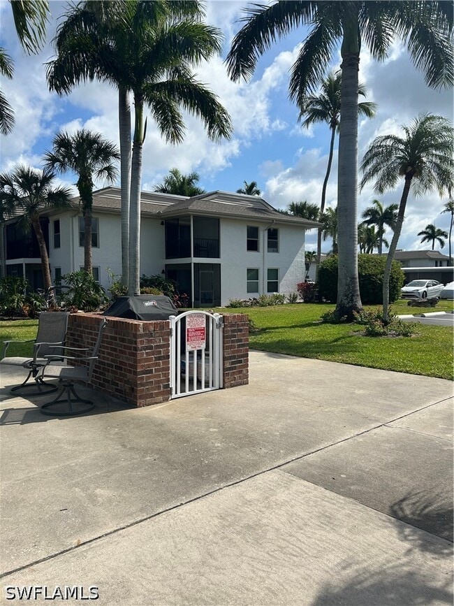 Building Photo - 5479 Peppertree Dr