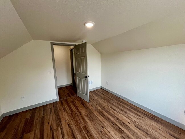 Building Photo - 3 Bed 1.5 Bath Single Family Home in Wausa...