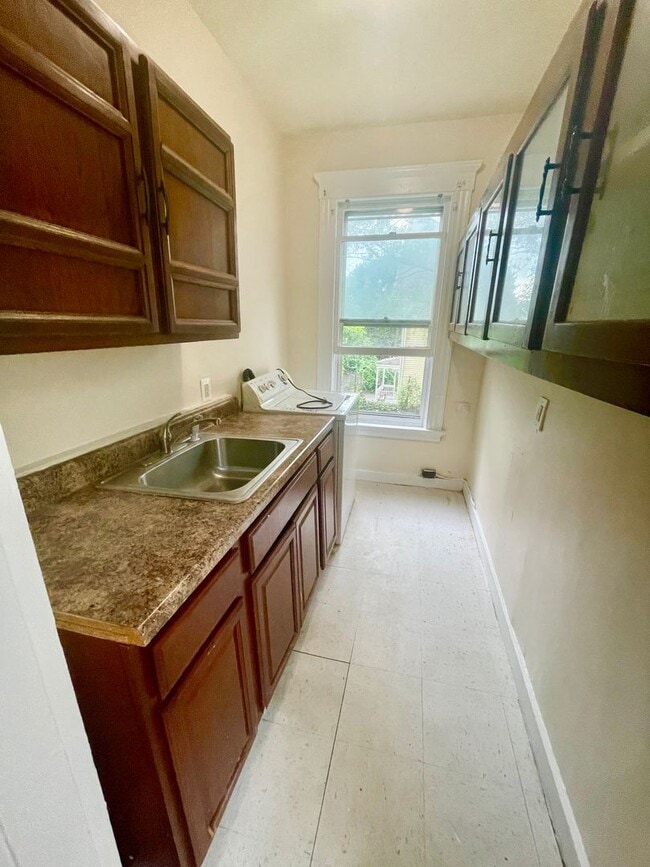 Building Photo - 255-255 Orchard St