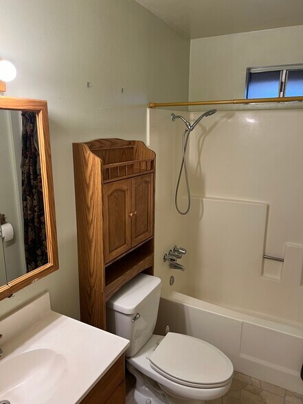 Building Photo - 259 Spruce Ln