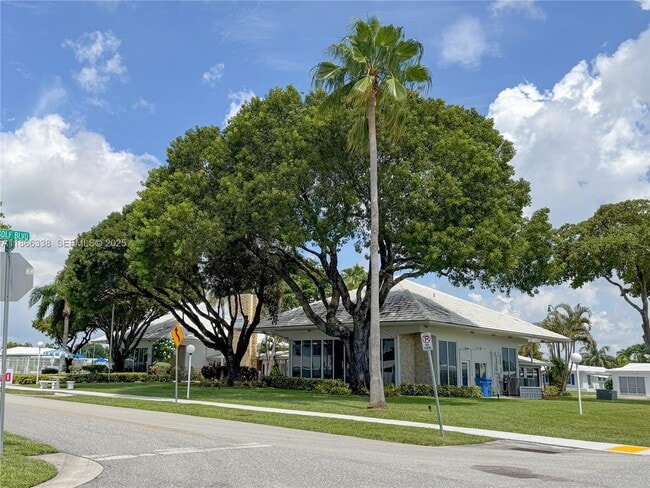 Building Photo - 161 NW 27th Ct