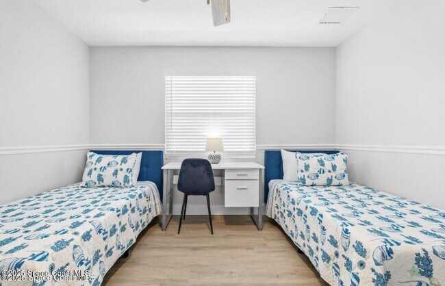 Building Photo - 6765 Angeles Rd