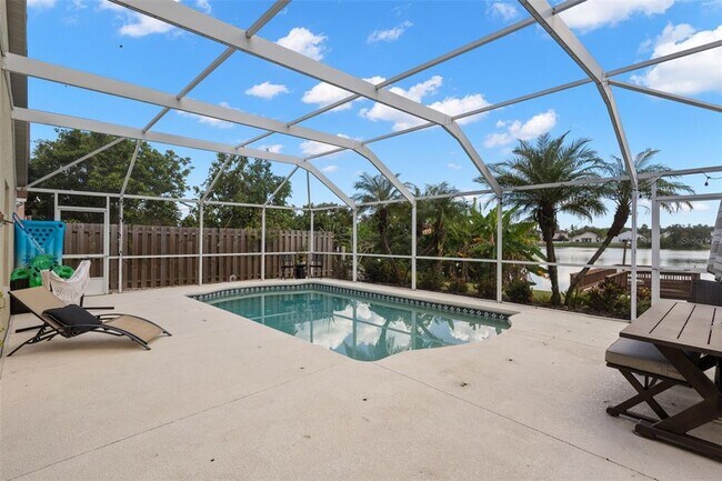 Building Photo - 870 Bayou View Dr