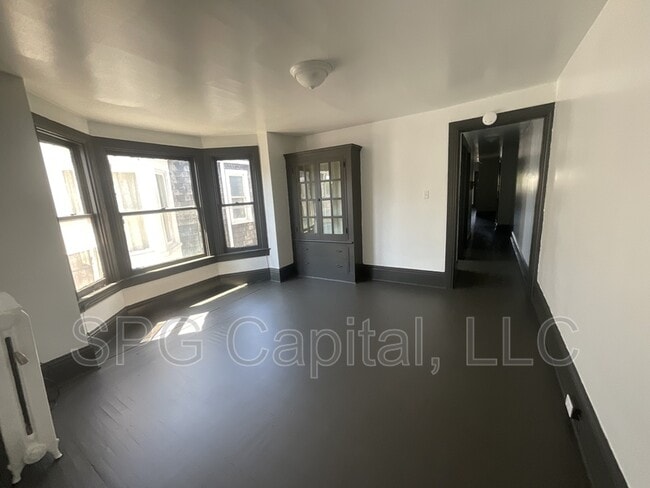 Building Photo - 1042 W Market St