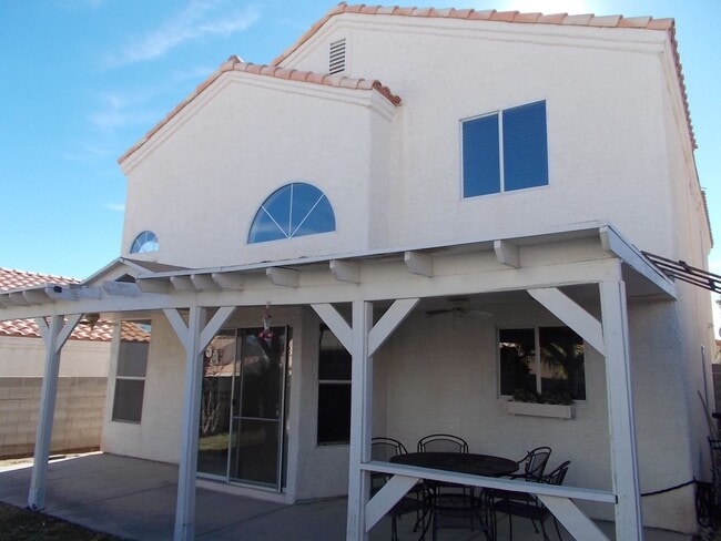 Building Photo - Comfort & Space in a Furnished Home