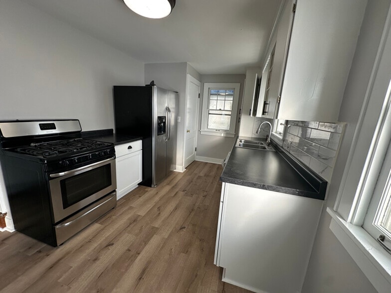 Building Photo - 432 N Bauman Ave