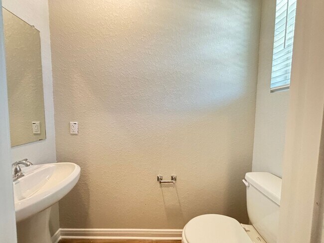 Building Photo - Brand New 3 Bd 2.5 Full Bath Townhouse Near UTSA & LaCantera