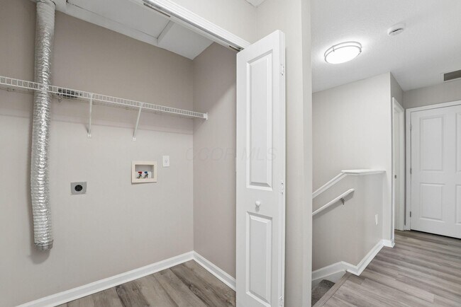 Building Photo - 7621 Lorimar Dr