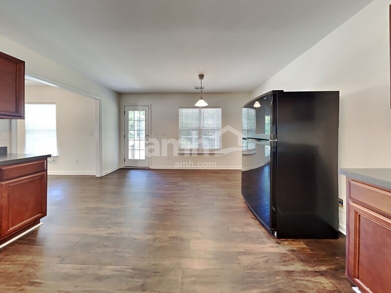 Building Photo - 425 Green Park Ln