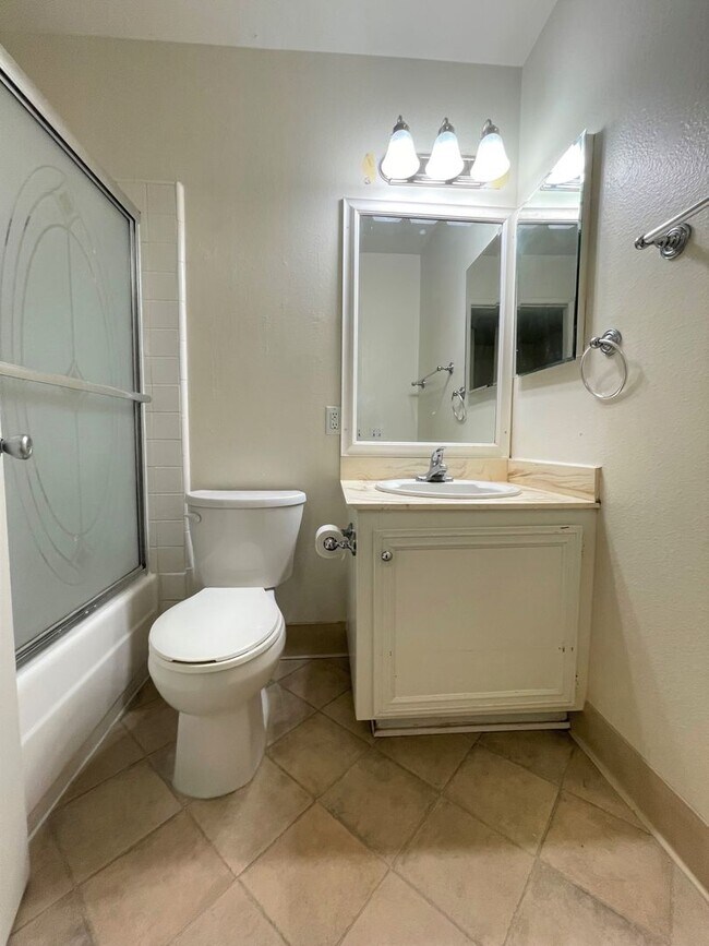 Building Photo - Centrally Located McKeon Condo