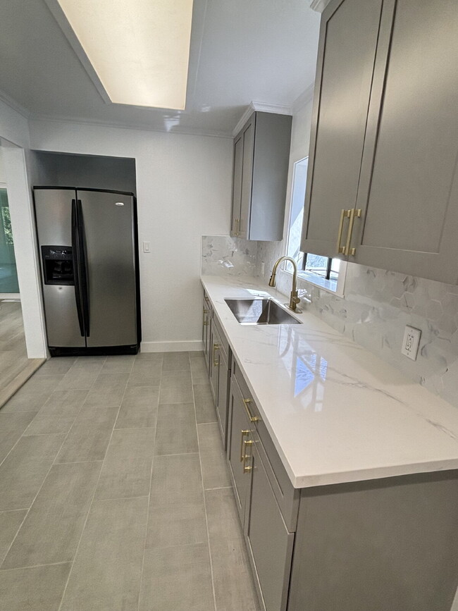 Building Photo - "Stunning Newly Remodeled 3-Bed Oasis with...