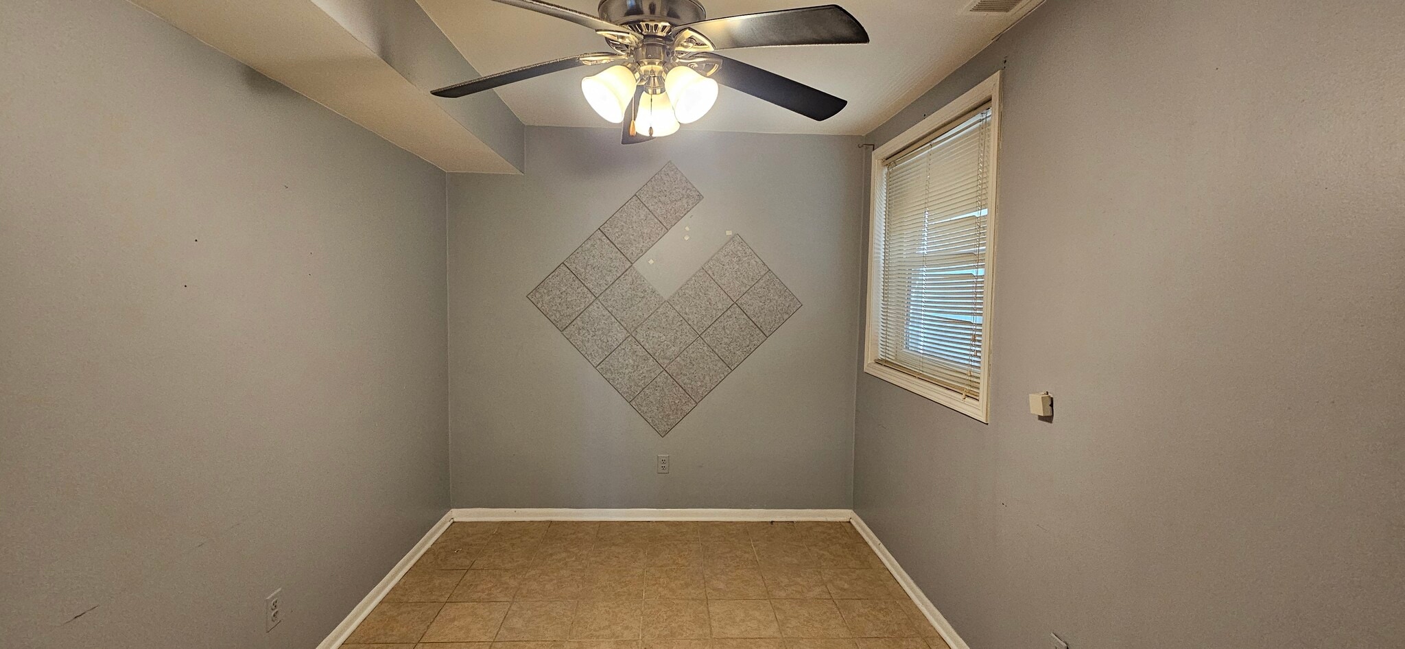 Building Photo - 2444 W Homer St