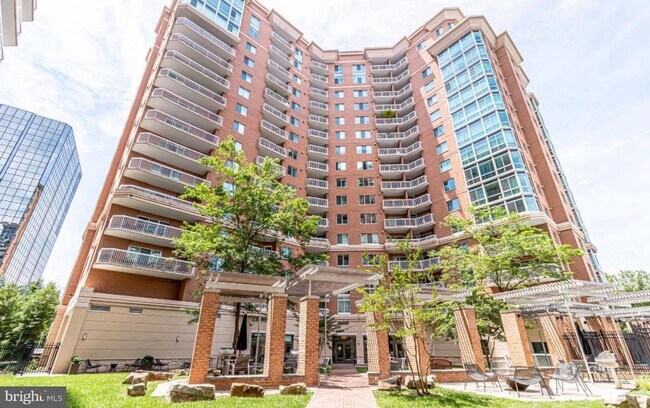 Building Photo - 3101 N Hampton Dr