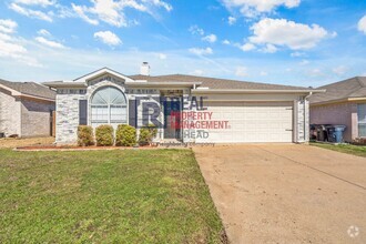 Building Photo - Charming 3 bed, 2 bath Home with a Refresh...