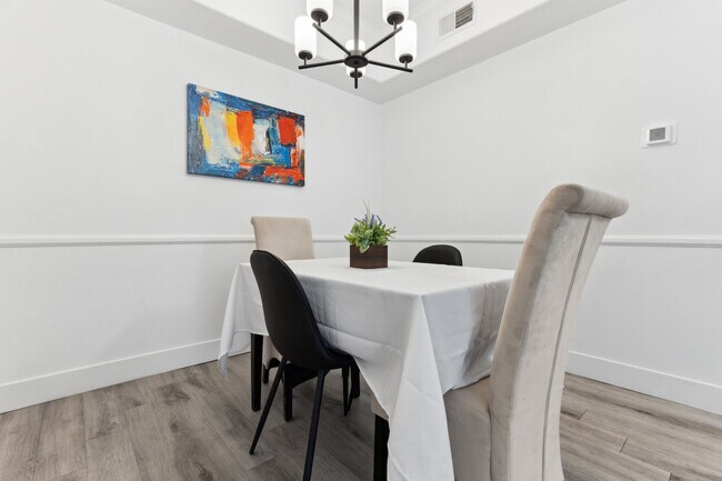 Building Photo - 875 W Pecos Rd