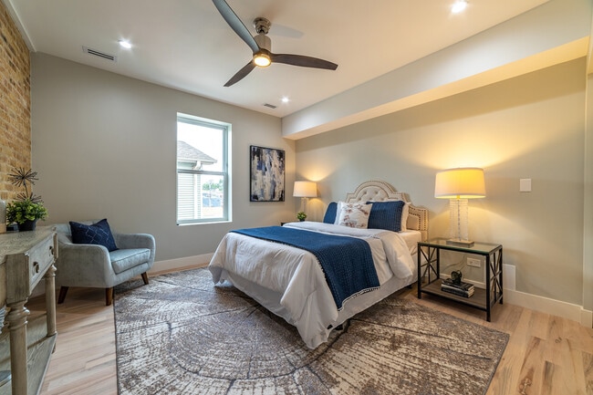 Building Photo - 4730 W Grace St