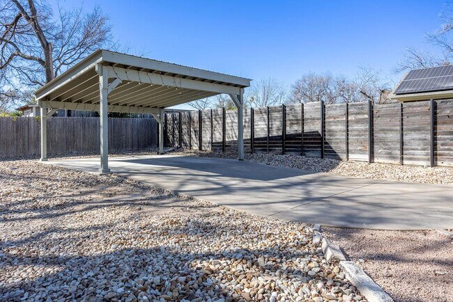 Building Photo - 1403 W 51st St