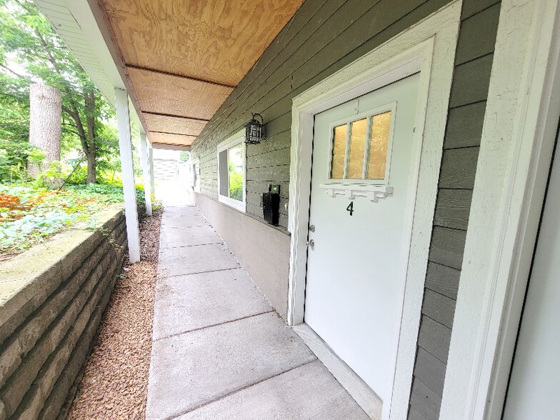 Building Photo - 2829 27th Ave S