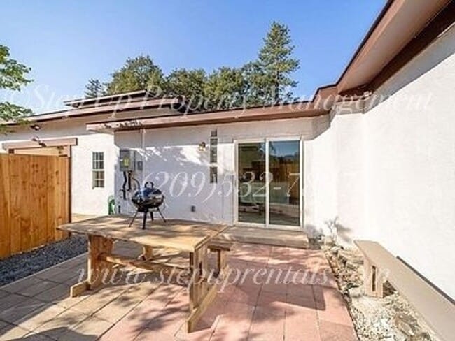 Building Photo - 11240 CA-49