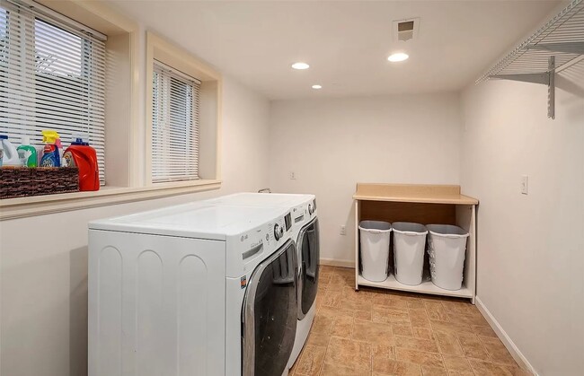 Building Photo - Laurelhurst View Home