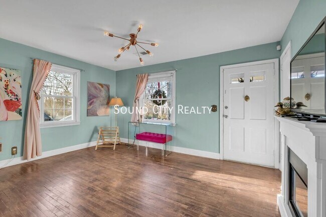 Building Photo - 1203 Kermit Dr