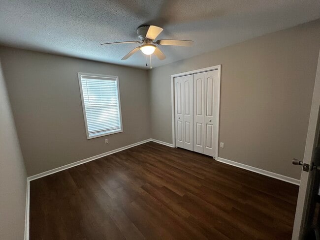 Building Photo - 124 Hampton Dr