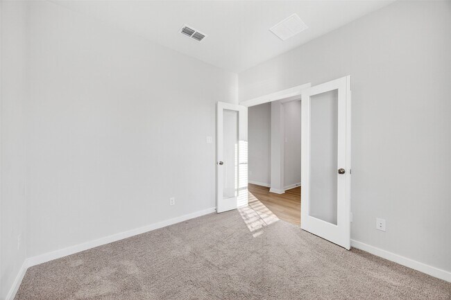 Building Photo - 21827 Blue Daisy Ct
