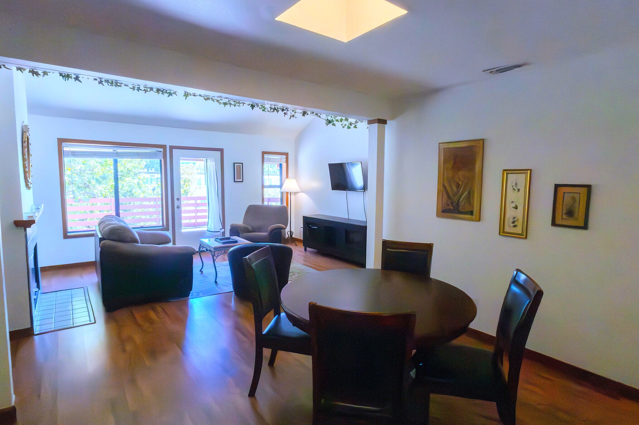 Building Photo - 207 3rd St