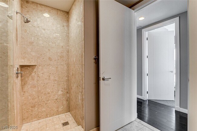 Building Photo - 4575 Dean Martin Dr