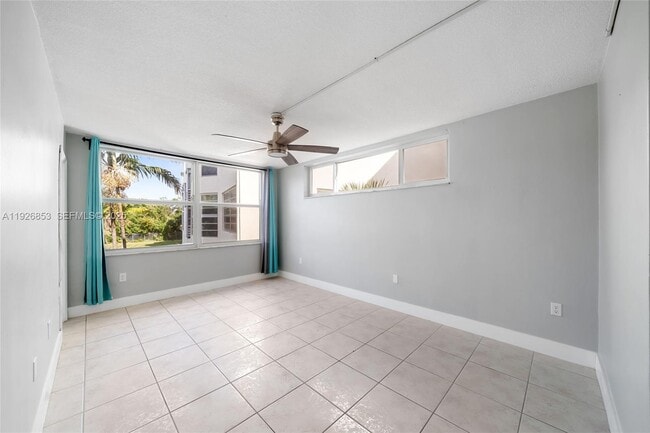 Building Photo - 1701 NE 191st St