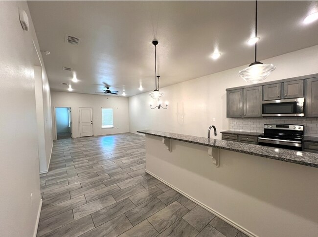 Building Photo - "Charming 3-Bed, 2-Bath Home in Lubbock – ...
