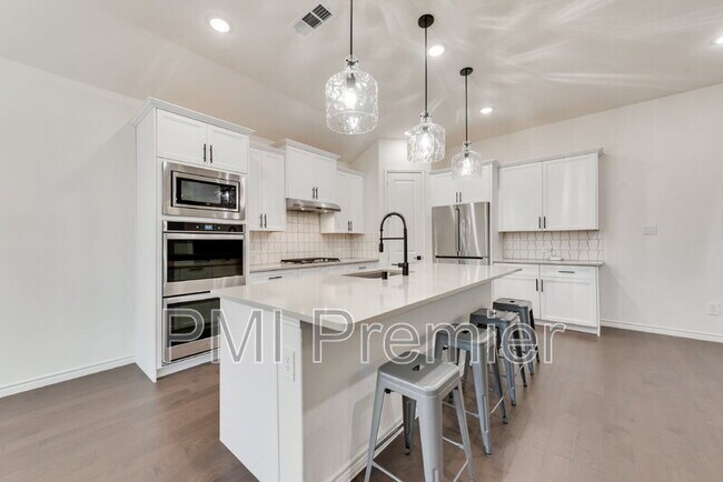 Building Photo - 2901 Little Wonder Ln
