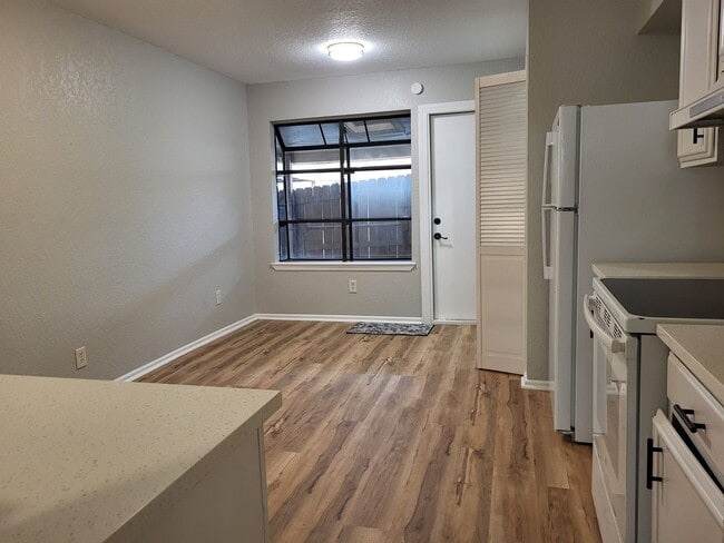 Building Photo - Beautifully Remodeled Condominium for Immediate Move-In