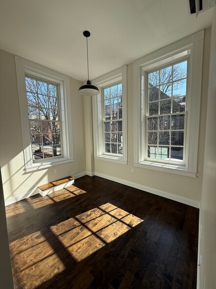 Building Photo - 37 Kirk St