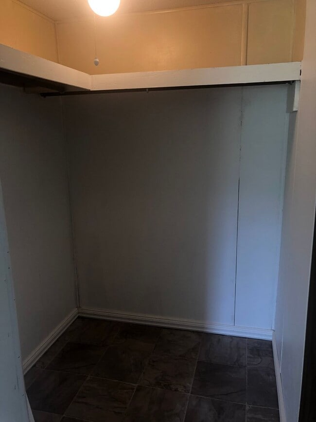 Building Photo - 3 Bedroom Rental In North Crawfordville Av...
