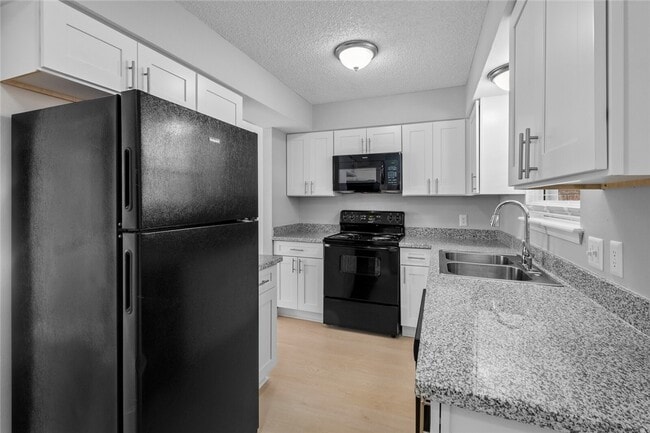 Building Photo - 1377 E Sequoyah Ct