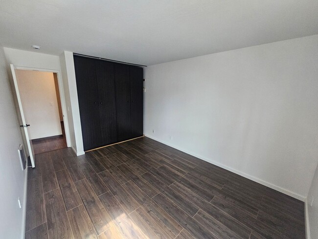 Building Photo - Cozy 2 Bedroom Condo Looking Near Piedmont...