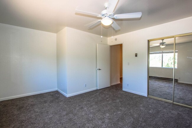 Building Photo - Butte Haven Townhome