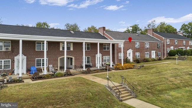 Building Photo - 200 Maplewood Dr