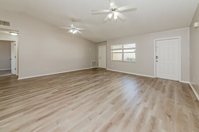 Building Photo - 5102 25th Ave Dr E