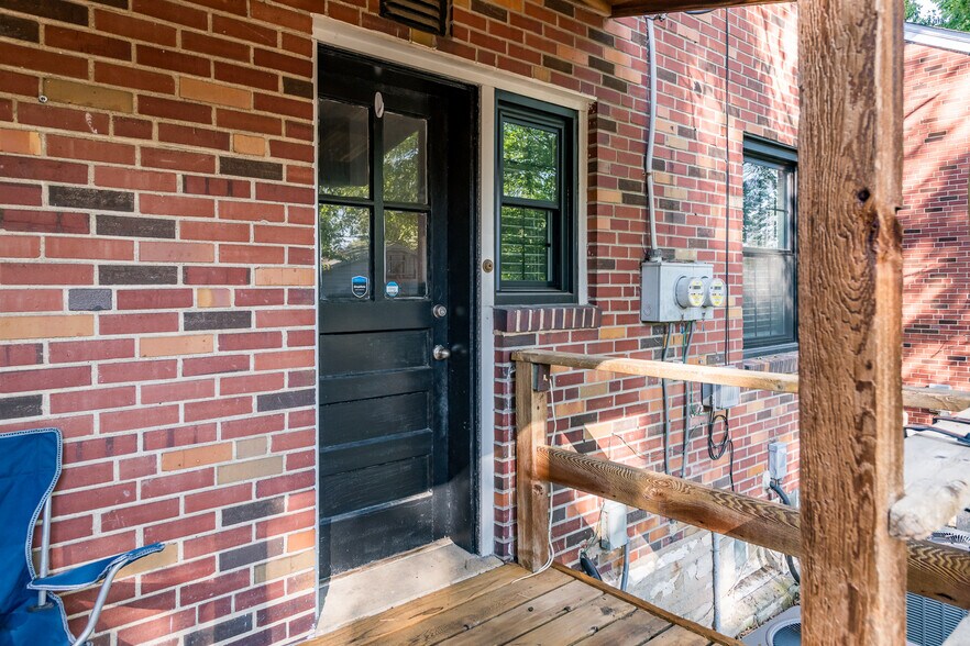 Building Photo - 1112 Sanford Ave