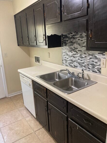 Building Photo - 80 Rushwood Dr