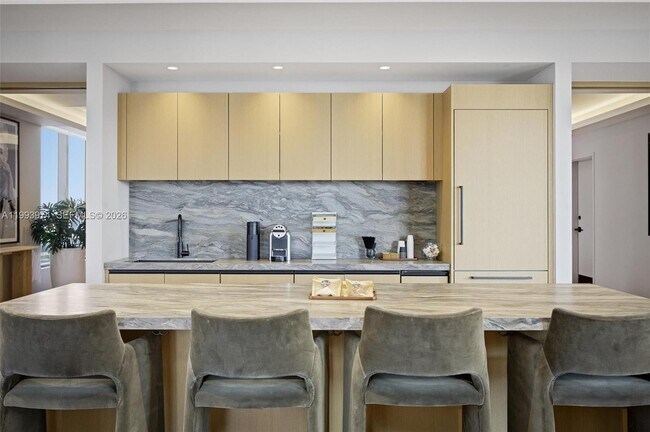 Building Photo - 121 NE 5th St