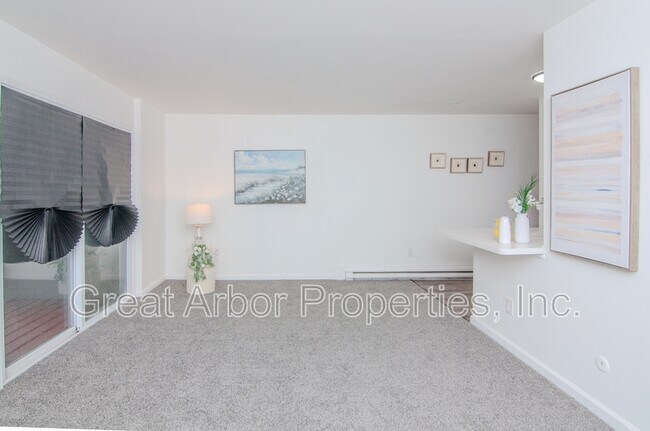 Building Photo - 4194 Packard St