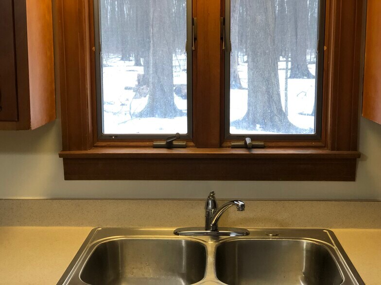 Kitchen Sink - 36287 Behm Dr