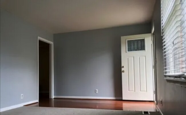 Building Photo - 3 bd/2 bth w/huge bonus room. Fenced yard