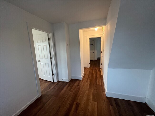 Building Photo - 51 Elm St