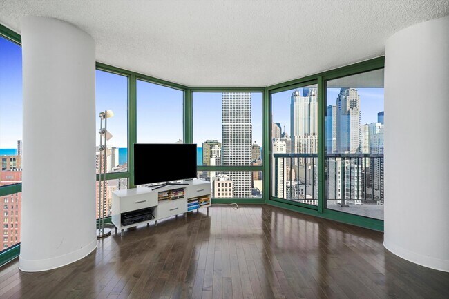 Building Photo - 111 W Maple St